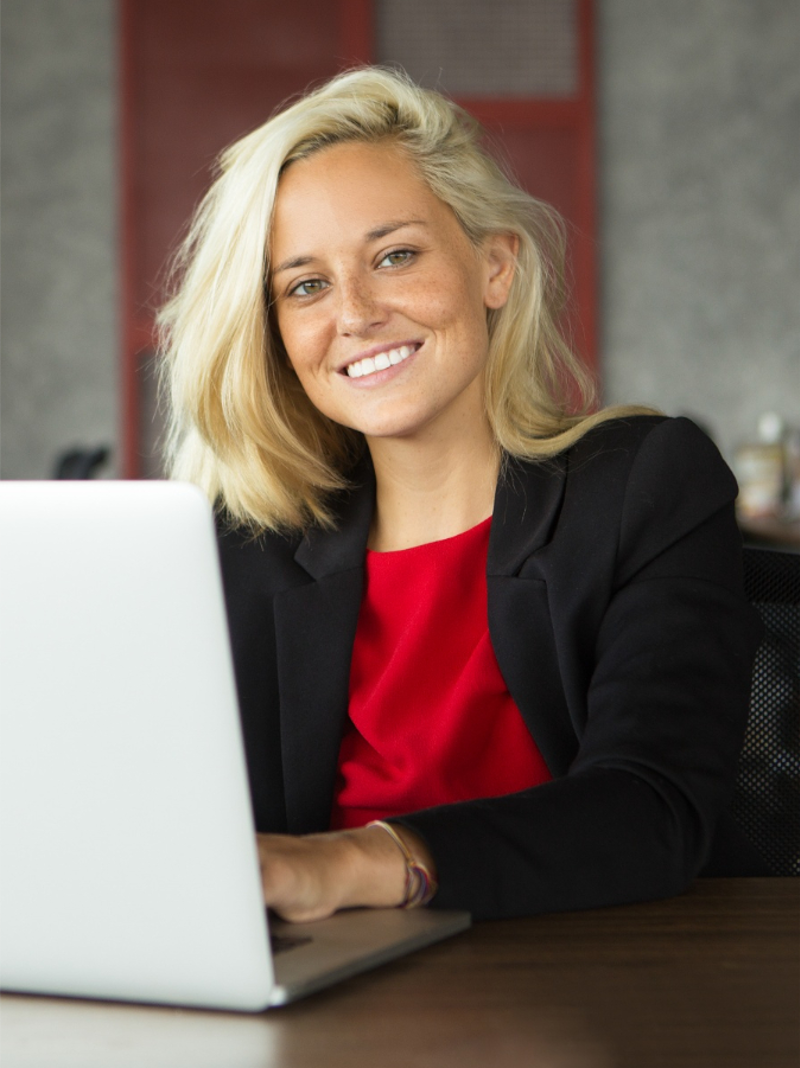 Professionista sorridente in formazione